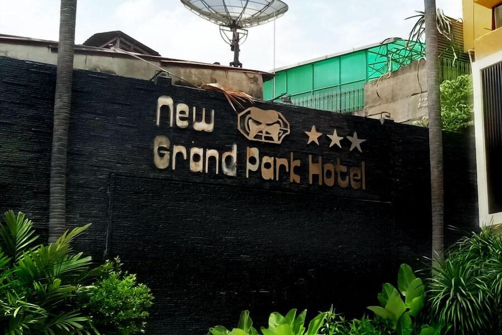 New Grand Park Hotel Surabaya Exterior photo