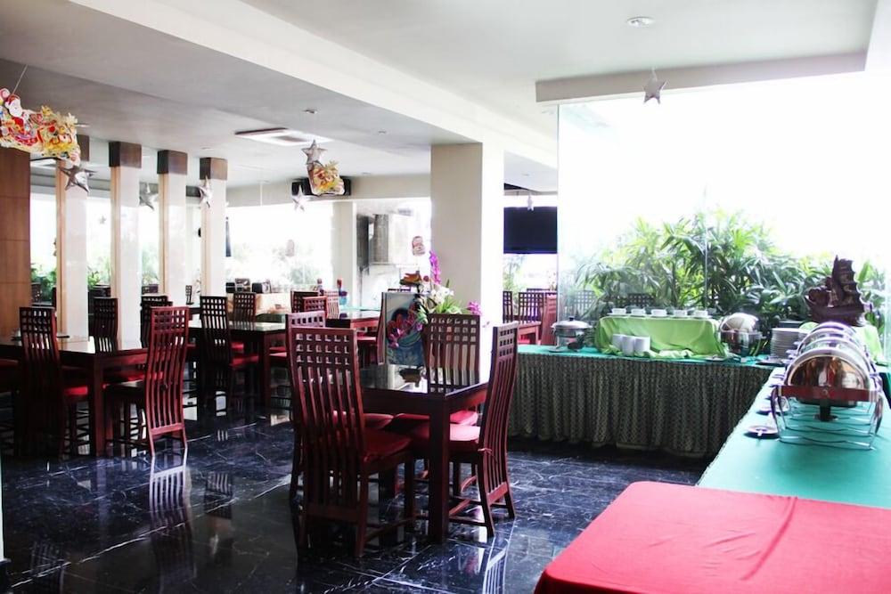 New Grand Park Hotel Surabaya Exterior photo