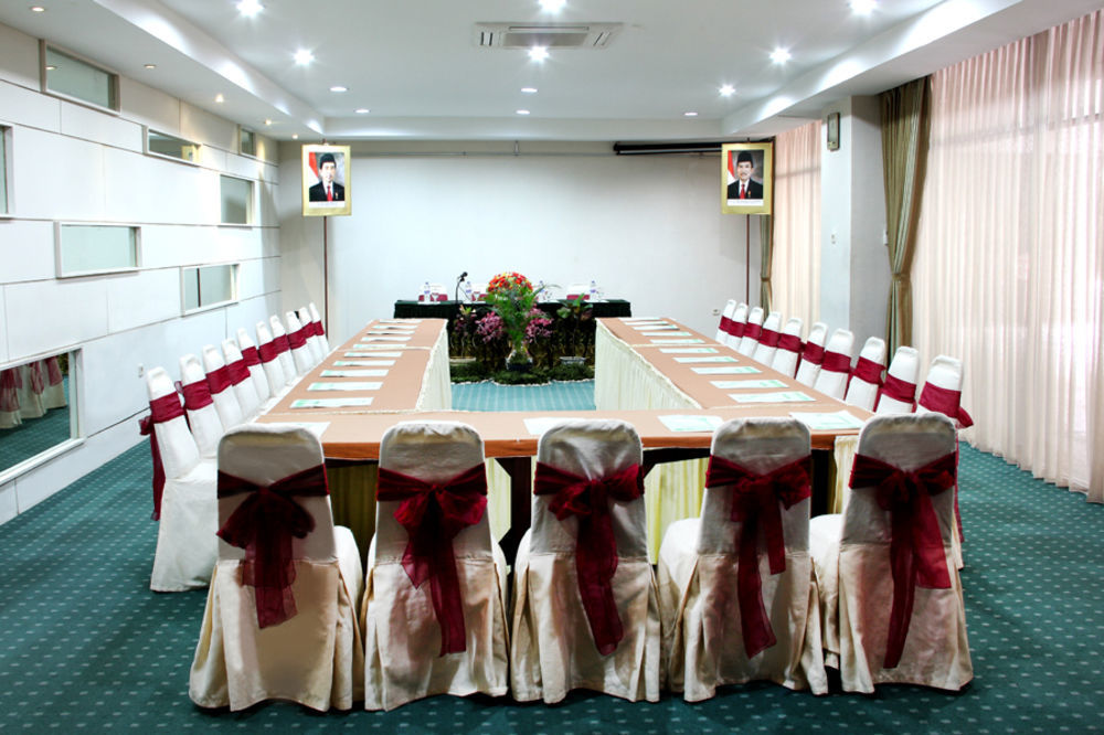 New Grand Park Hotel Surabaya Exterior photo