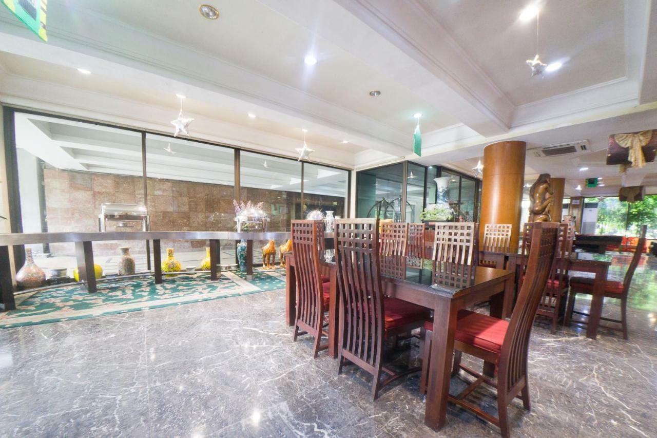 New Grand Park Hotel Surabaya Exterior photo