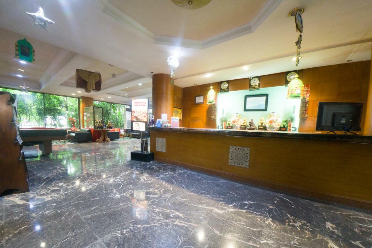 New Grand Park Hotel Surabaya Exterior photo