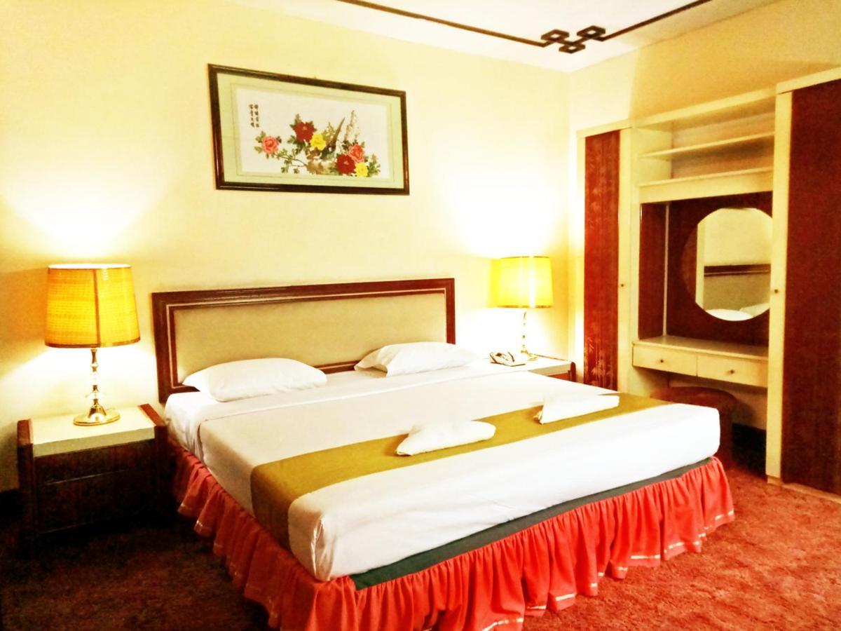 New Grand Park Hotel Surabaya Exterior photo