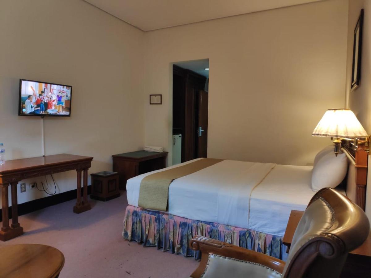 New Grand Park Hotel Surabaya Exterior photo