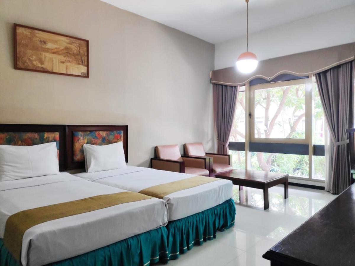 New Grand Park Hotel Surabaya Exterior photo