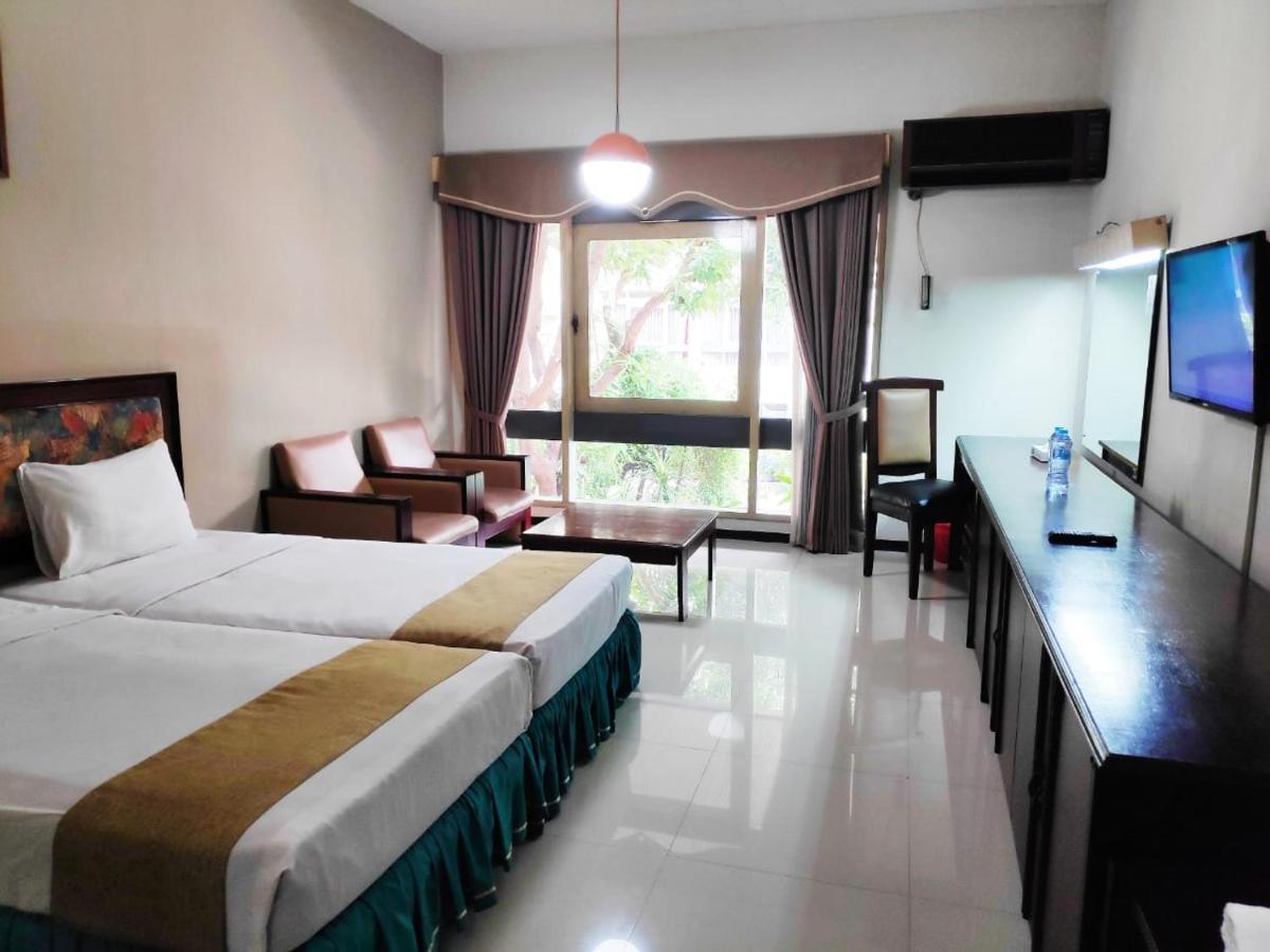 New Grand Park Hotel Surabaya Exterior photo
